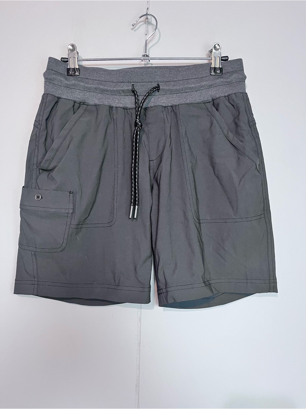 Columbia Grey Cargo Shorts Men’s S Outdoor Hiking Utility Nylon 8” Inseam